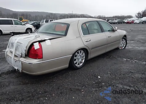 2008 Lincoln Town Car Signature L from USA, damaged, VIN 2LNHM85W78X634112
